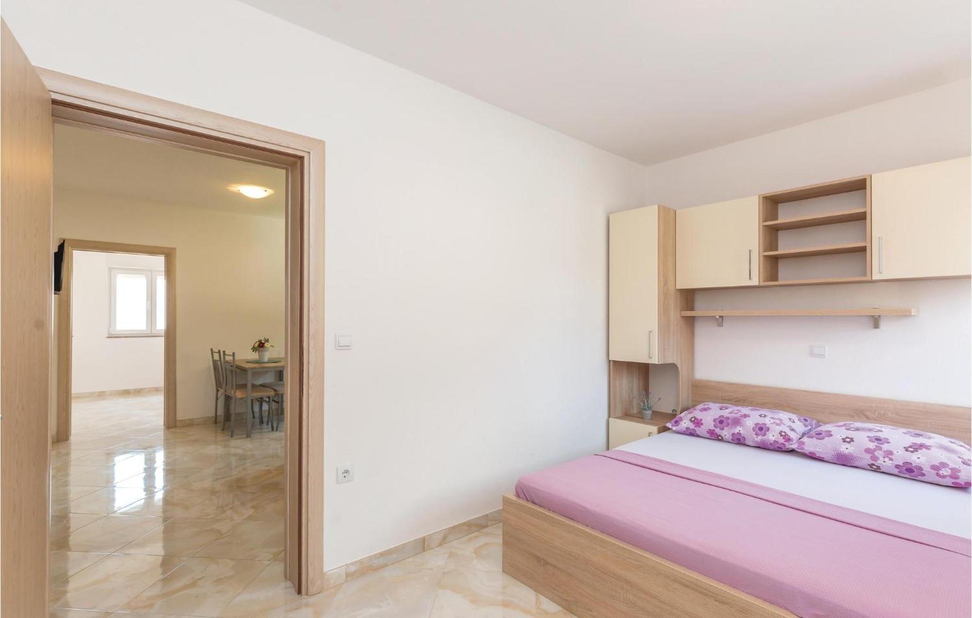 Awesome Apartment In Krvavica With Kitchen المظهر الخارجي الصورة