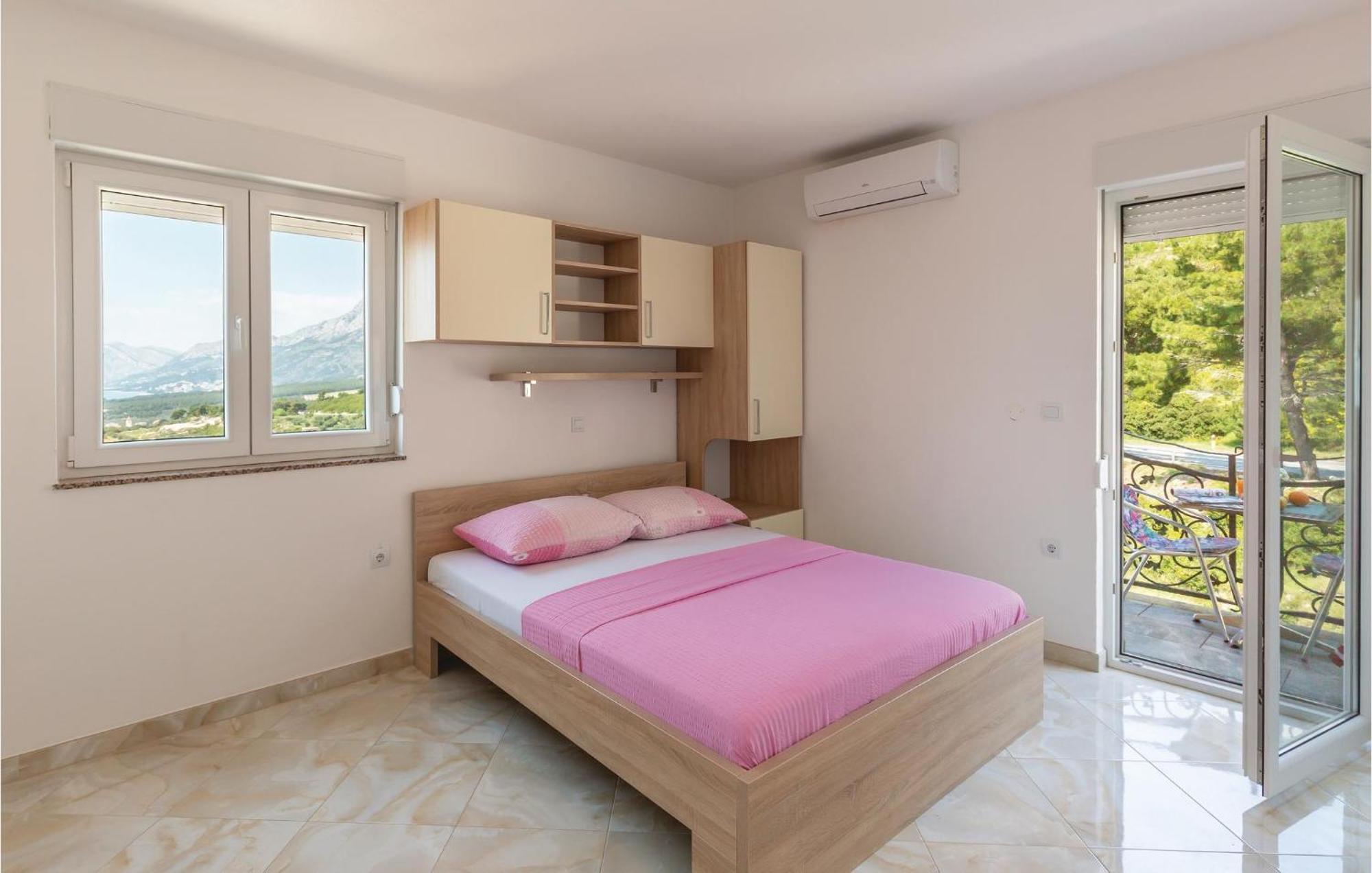 Awesome Apartment In Krvavica With Kitchen المظهر الخارجي الصورة