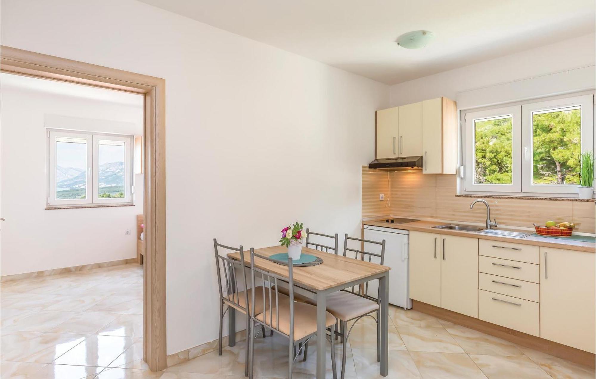 Awesome Apartment In Krvavica With Kitchen المظهر الخارجي الصورة